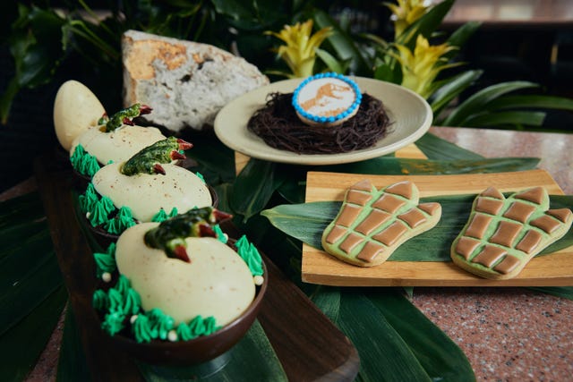 Green, Food, Comfort food, Dish, Finger food, Cuisine, Dessert, Sweetness, Baked goods, Snack, 