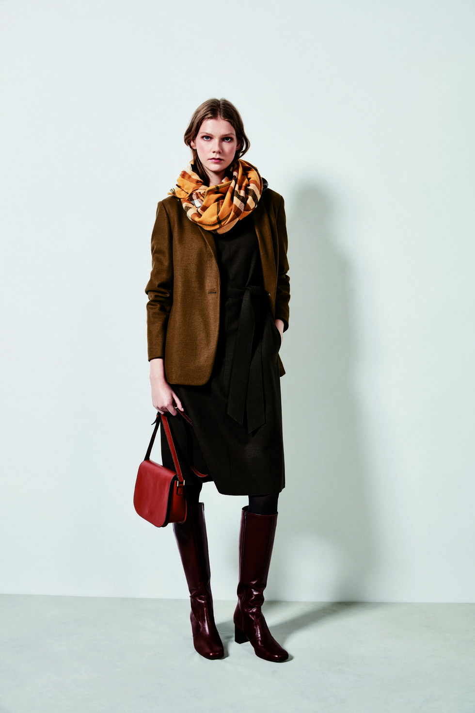 Clothing, Fashion model, Shoulder, Fashion, Brown, Outerwear, Coat, Joint, Knee, Footwear, 