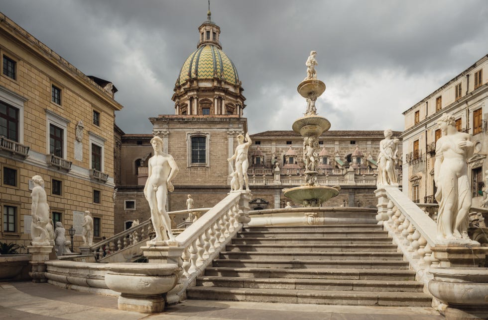 Landmark, Building, Architecture, Sky, Classical architecture, Basilica, Dome, Stairs, Palace, City, 