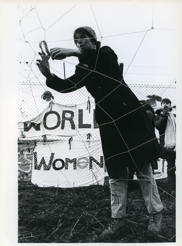 maggie murray, greenham common ﻿women peace camp, embrace the ﻿base action
