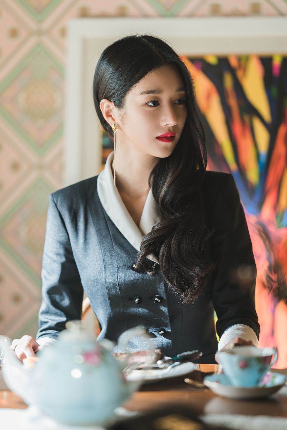 Beauty, Formal wear, Outerwear, Textile, Photography, Sitting, Black hair, Jacket, 
