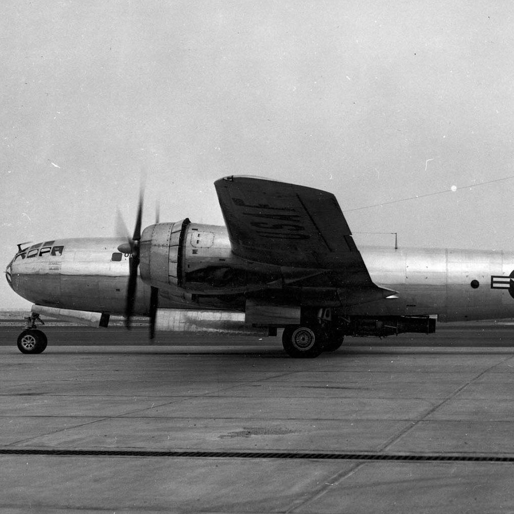 boeing xb 29g taxiing with an engine mounted in the modified bomb bay us air force photo