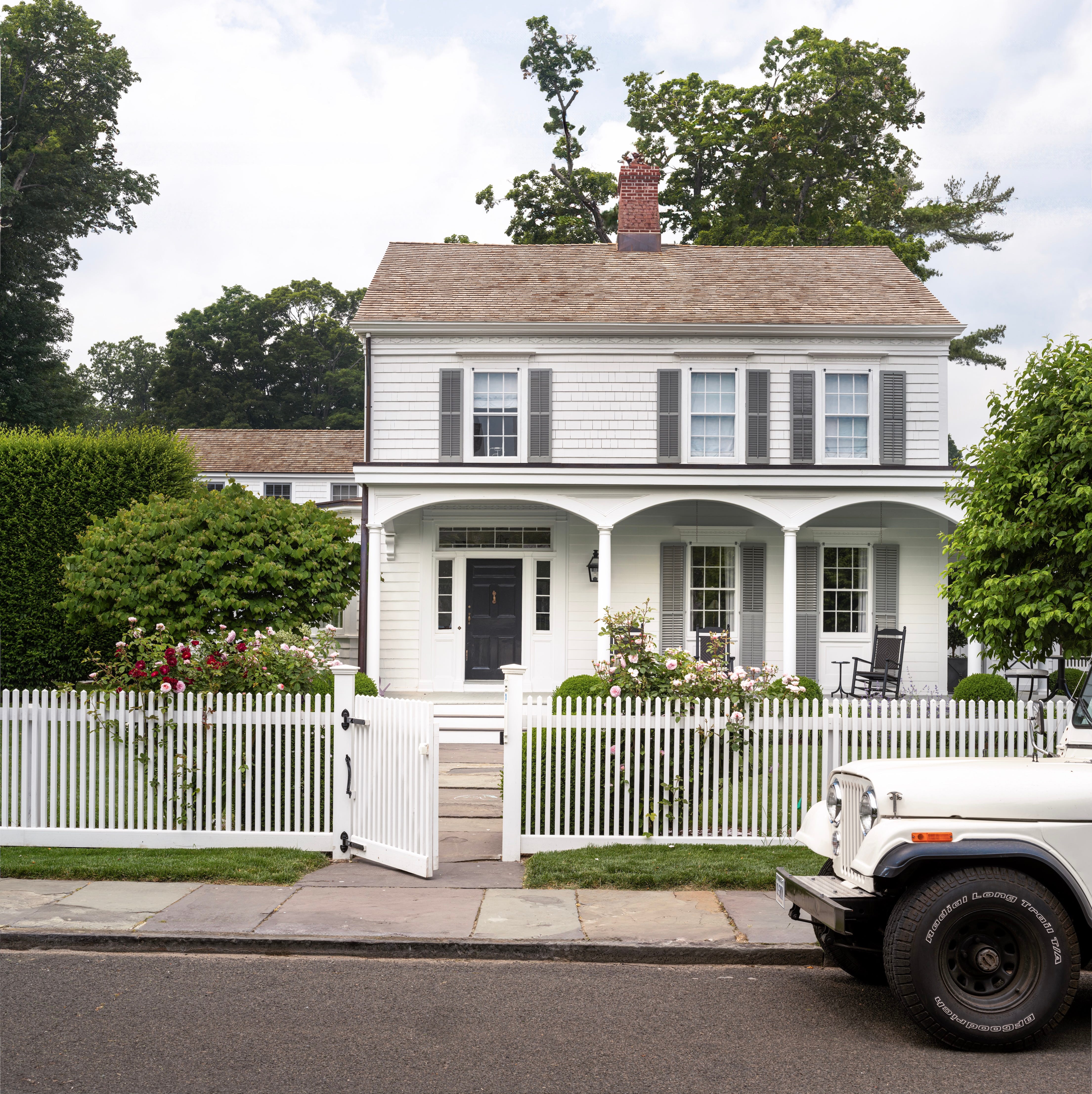 This Historic Captain's Cottage Proves Neutrals Can Be Daring—and Antiques Delightfully Fresh
