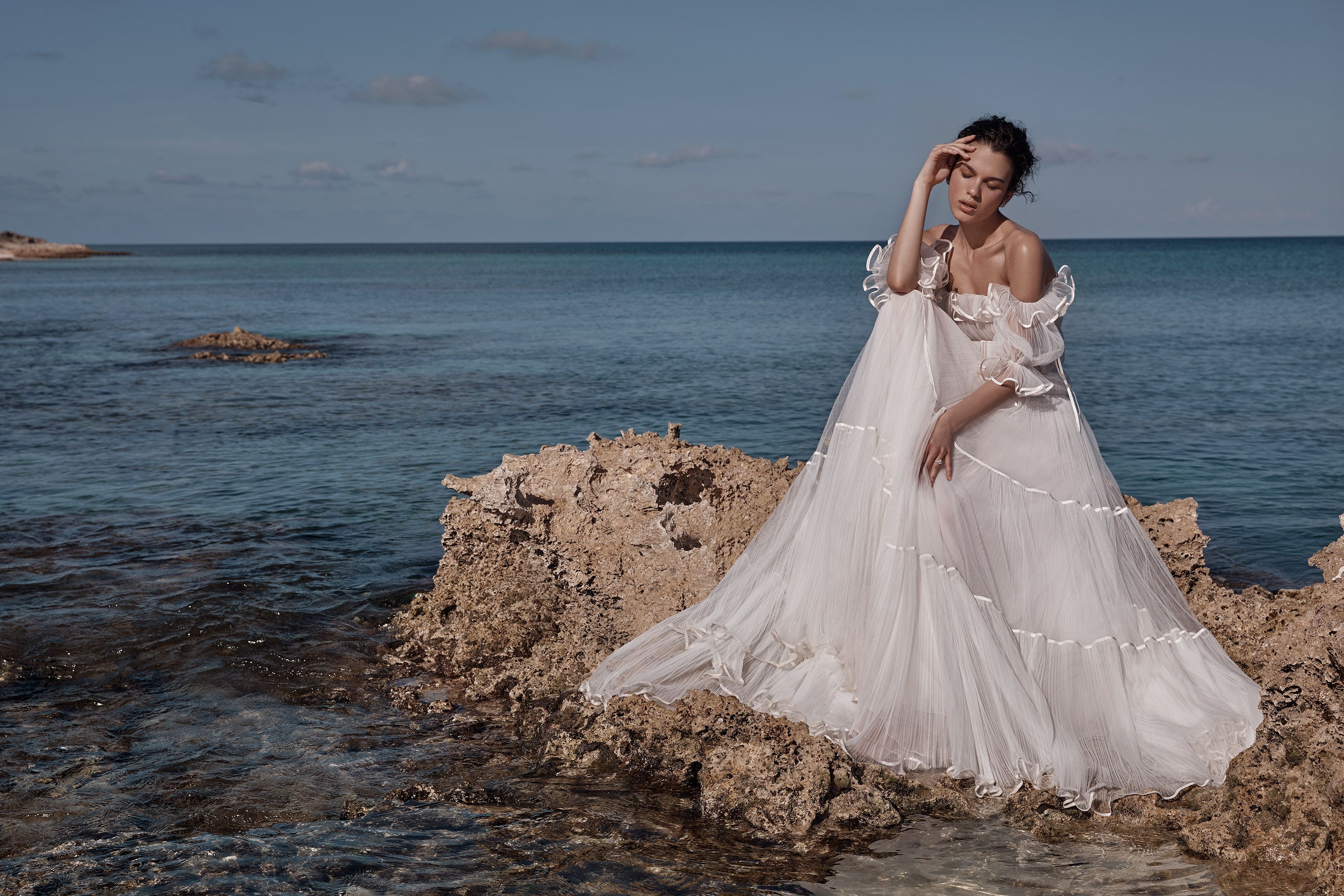 Beach Wedding Dresses: 18 Styles For Hot Weather | Hawaiian wedding dress,  Hawaii wedding dress, Tropical wedding dresses