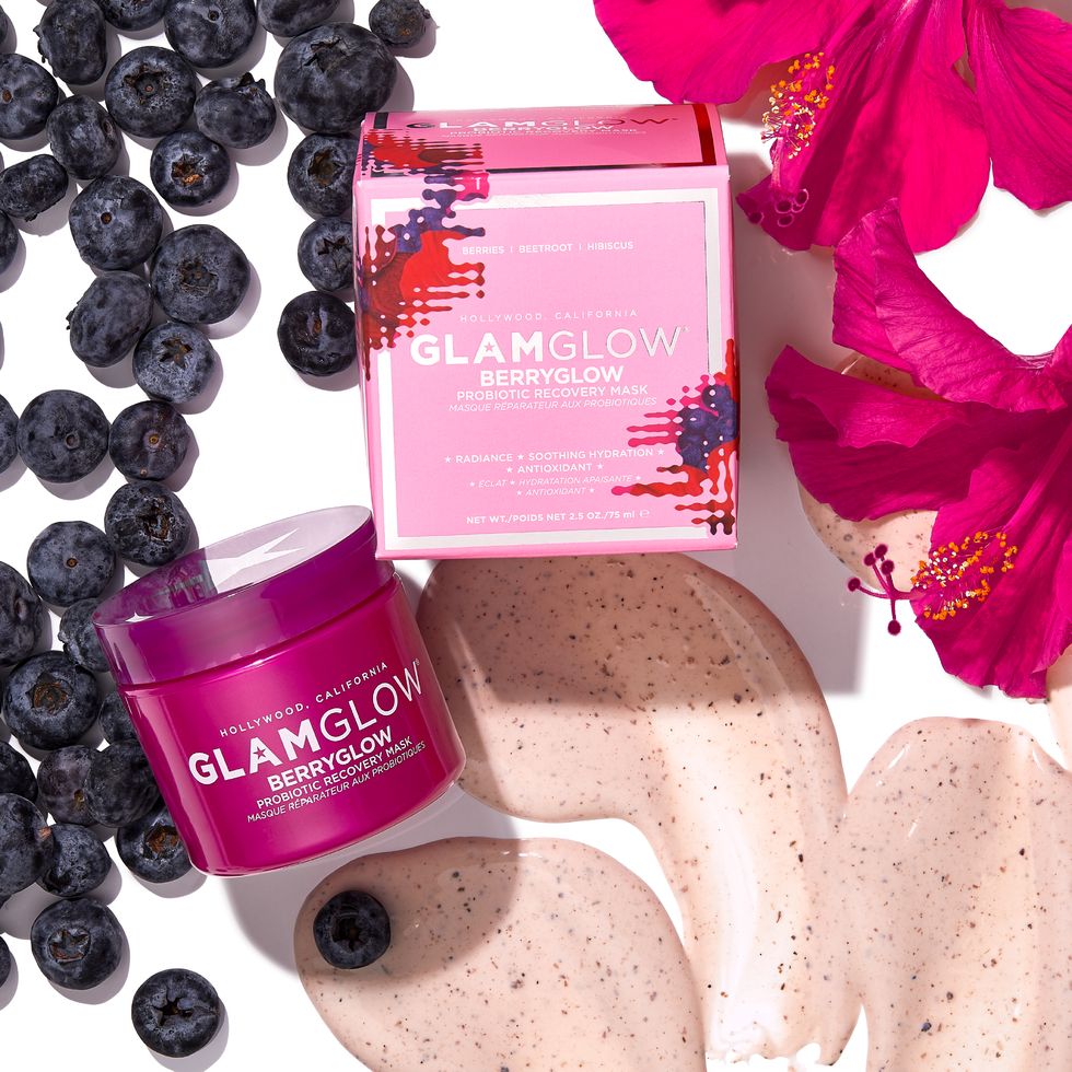 GLAMGLOW推出一款能建立肌膚健康基底、打造飽滿透亮的莓果優格青春面膜