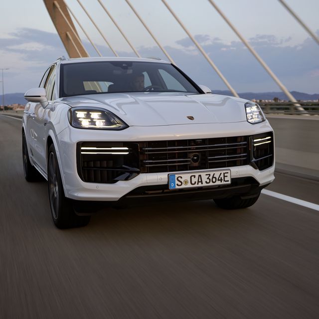 The 2024 Porsche Cayenne Turbo EHybrid Has 729 HP and 700 lbft of Torque