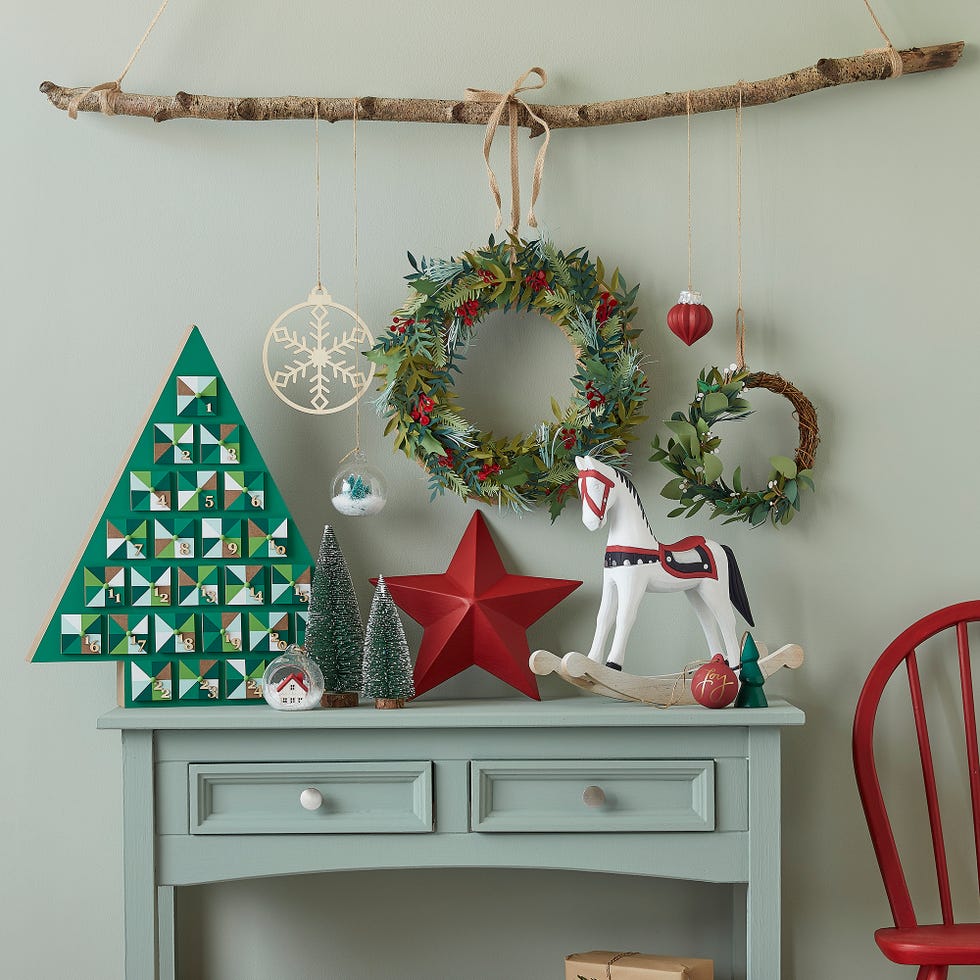 Christmas decoration, Christmas tree, Christmas, Christmas ornament, Room, Christmas stocking, Tree, Wall, Home, Branch, 