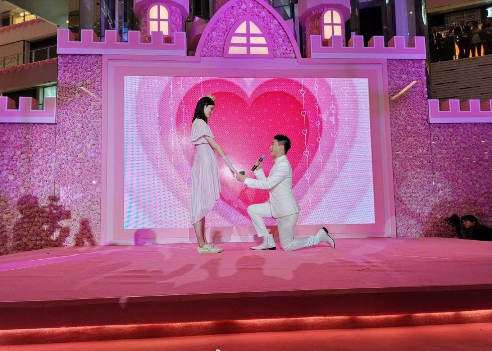 Decoration, Pink, Stage, Theatrical scenery, Fashion, Performance, Event, Magenta, Music venue, Performing arts, 