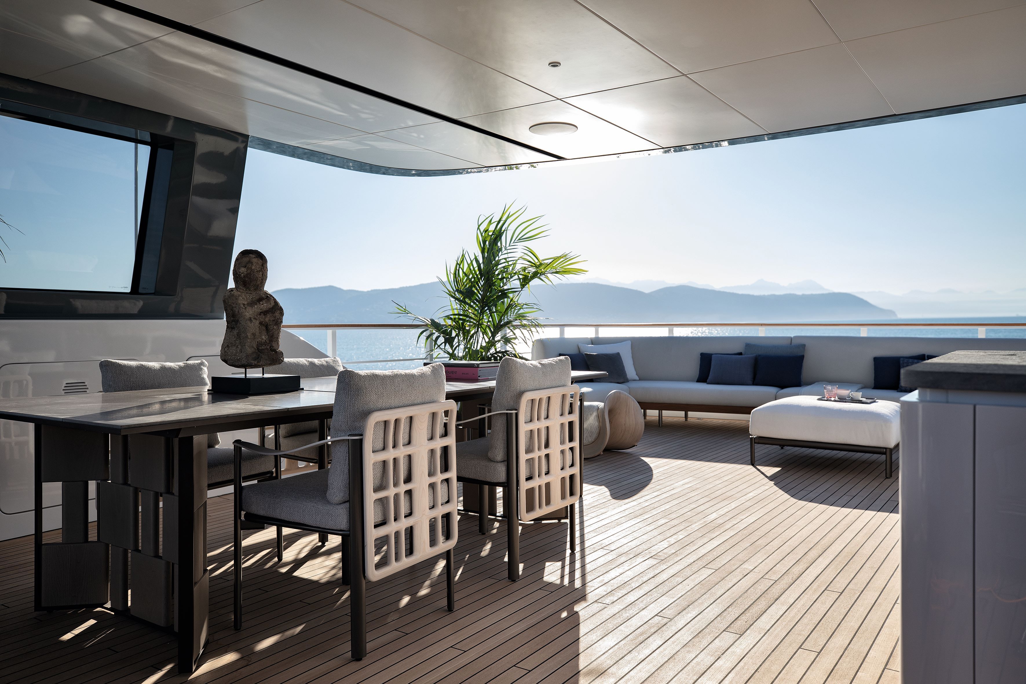 Giorgetti Steps Aboard The New Benetti B.Yond 37-Meter Luxury Yacht ...