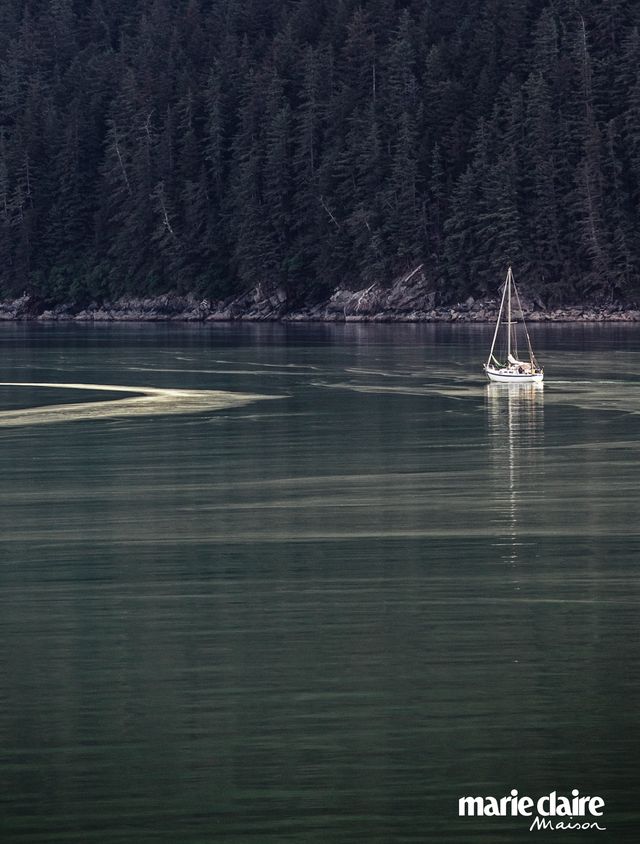 Water, Sound, Water resources, Calm, Inlet, Reflection, Boat, Vehicle, Lake, River, 