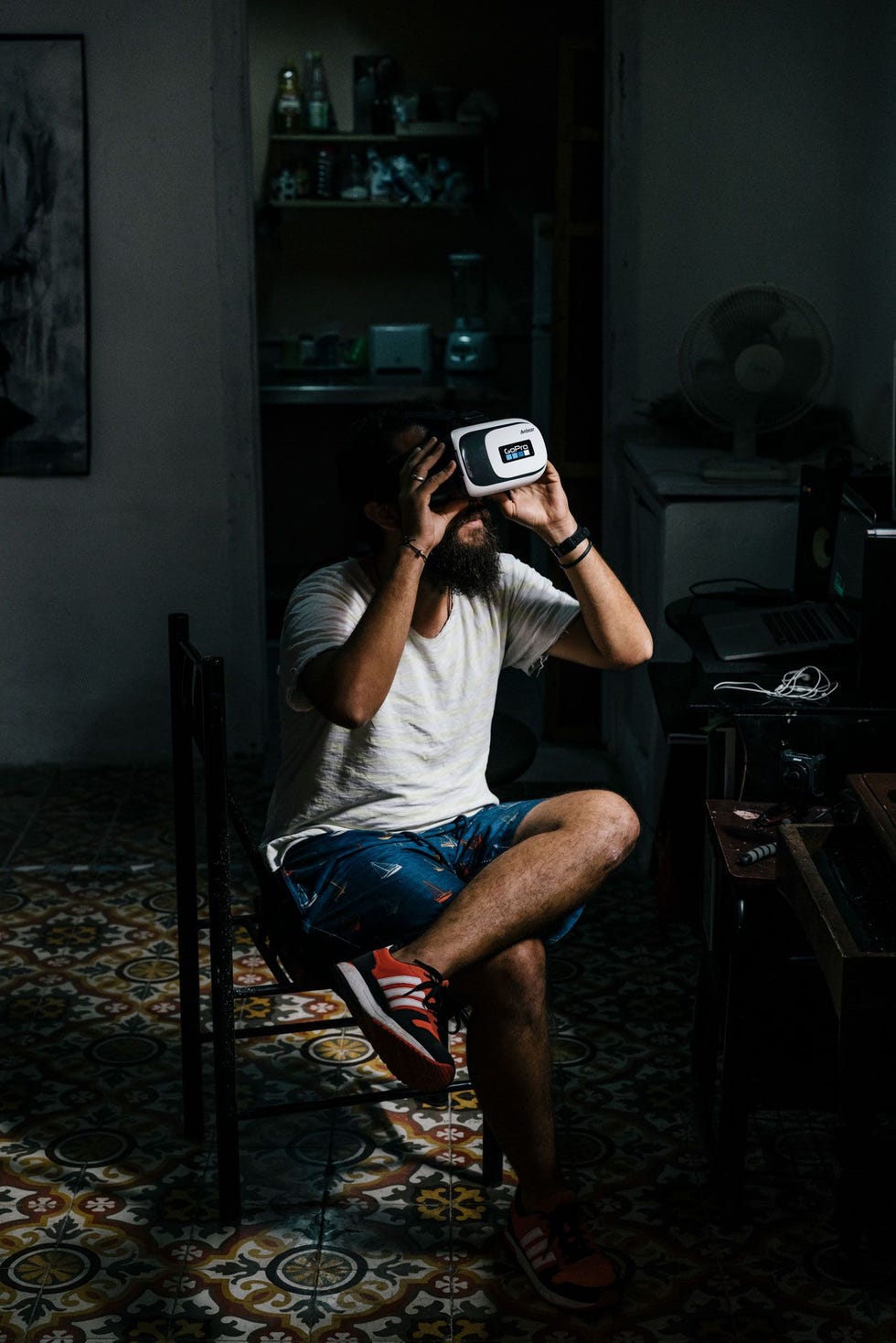 Andy Ruiz is een van de eersten in Cuba die 360ovideos produceert Ruiz betaalt zijn contacten in de VS om de noodzakelijke onderdelen naar Havana mee te brengen