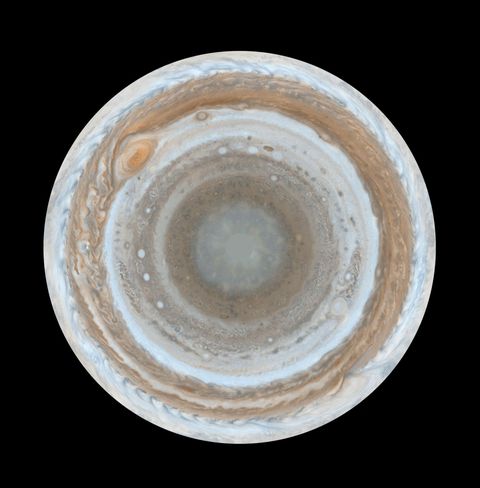 Toen de sonde Cassini in 2000 op weg naar Saturnus langs Jupiter vloog verzamelde ze gegevens die werden gebruikt voor het maken van deze kaart van Jupiters zuidpool