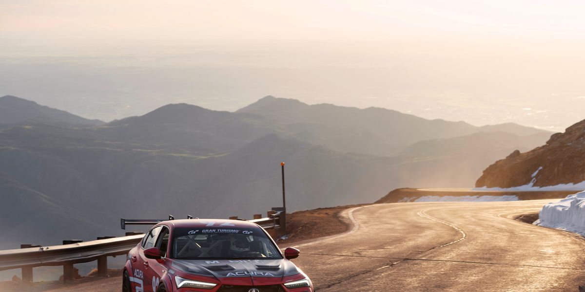 2024 Acura Integra Type S Racing in 101st Pikes Peak Hill Climb