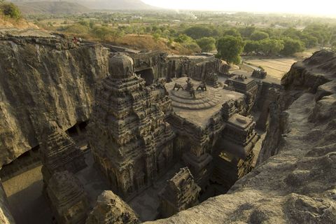 Steenhouwers hadden tientallen jaren nodig om de rijk bewerkte Kailasatempel van Ellora in India uit te houwen De tempel uit de achtste eeuw nChr behoort tot de grootste bouwwerken die ooit uit n stuk rots zijn gehouwen