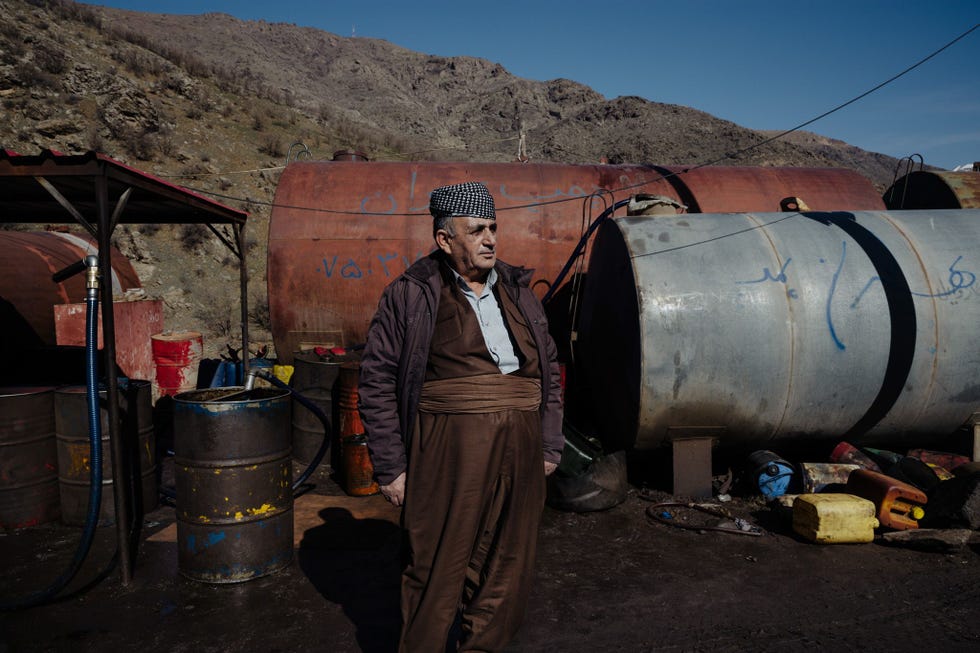 Abdul Rahim Hussein 52 is eigenaar van dit tankstation buiten Choman Hij ontvangt zijn olie uit Iran waardoor zijn zaak in de problemen raakte toen de IraaksIraanse grens tot aan de eerste week van februari werd gesloten