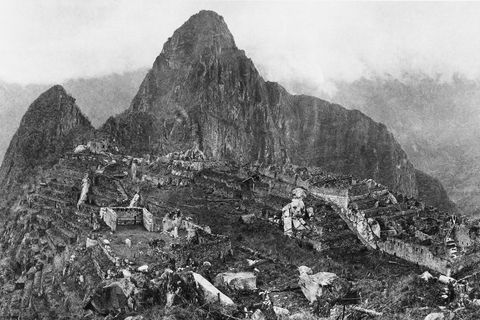Tussen 1912 en 1915 steunde de National Geographic Society Hiram Binghams uitgraving van de verloren Incastad hoog in de Andes Binghams kaartenmaker werd de eerste cartograaf van de Societys nieuwe Cartografische Divisie