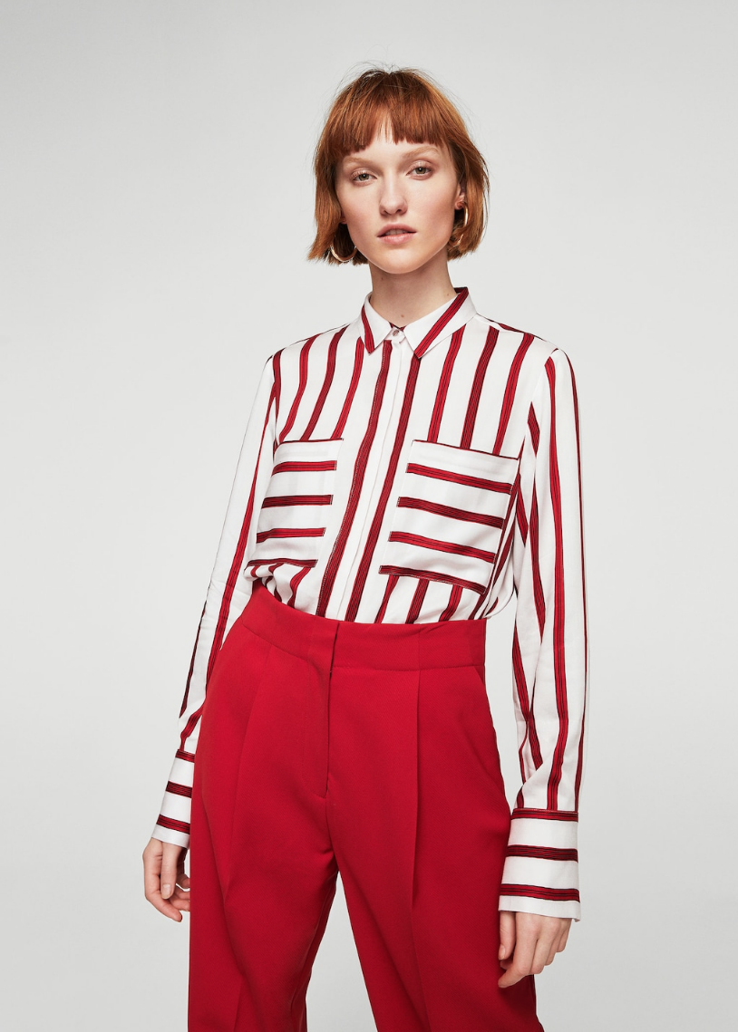 La camicia nei look dell'estate 2018 cambia in meglio i tuoi outfit estivi, la abbini sopra a top e canottiere per un'eleganza senza tempo, a patto che sia una camicia a righe in rosso con base bianca.