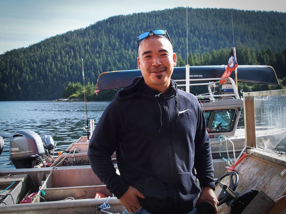 Doug Neasloss het gekozen stamhoofd van de KitasooXaiXais Nation was een van de initiatiefnemers van de Spirit Bear Lodge in Klemtu dat het ecotoerisme in de regio aanzwengelde