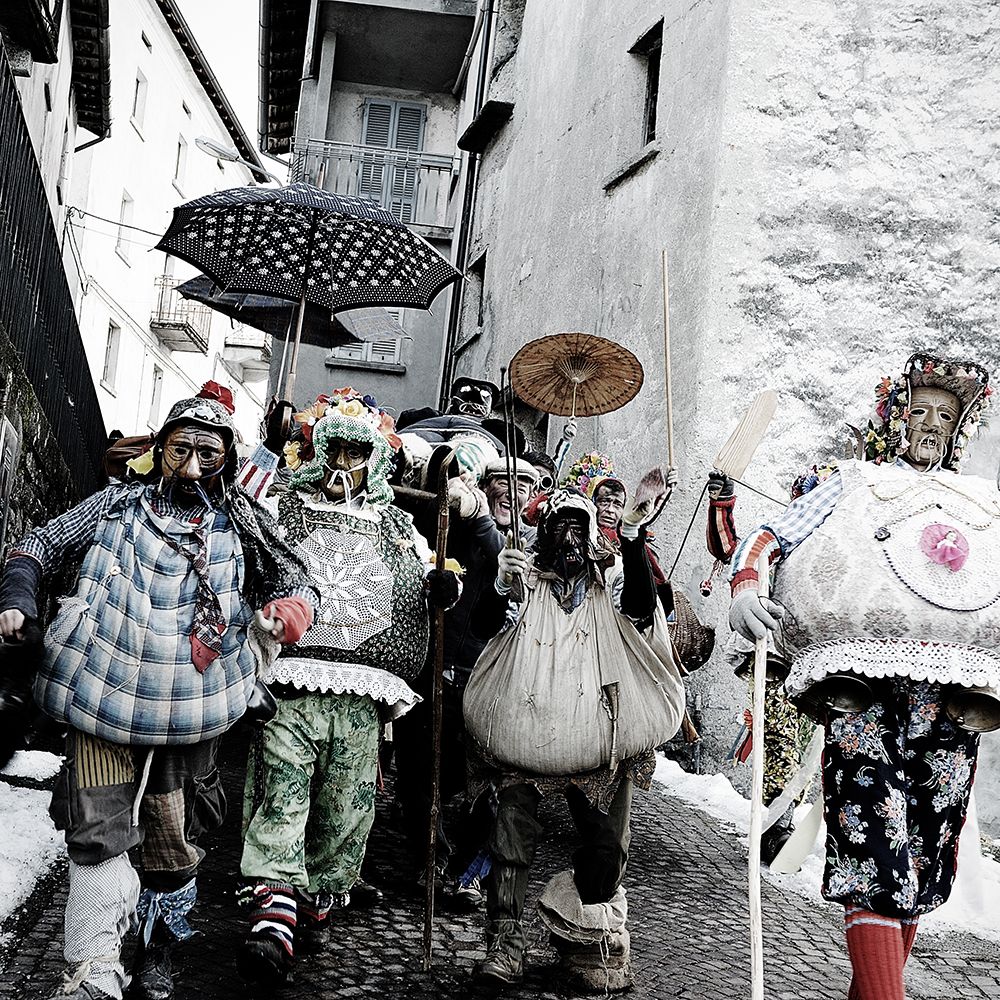 Carnevale, arriva la Super Pentolaccia delle Officine - Il