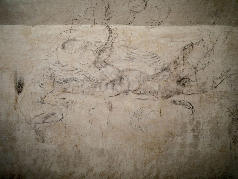 In een grove schets lijkt een menselijk figuur van de ene kant van een muur naar de andere te zweven