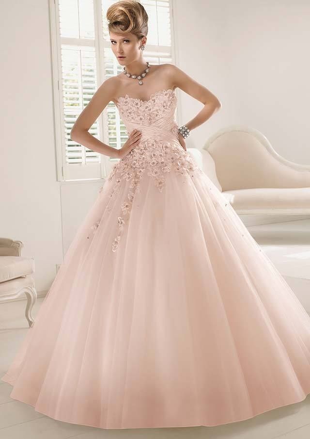 花嫁の幸せが伝わる永遠の人気カラー！ ピンクドレスに夢中