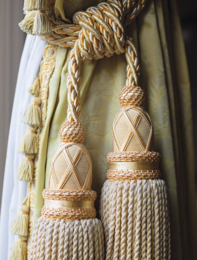 Curtain, Interior design, Yellow, Window treatment, Beige, Textile, Rope, Knot, Scarf, Wool, 