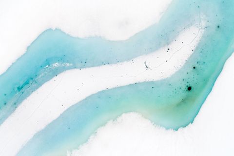 Het ijs op een bergmeer smelt weg In de hele wereld bevriezen meren steeds minder vaak Binnen enkele tientallen jaren zullen duizenden meren s winters niet meer dichtvriezen