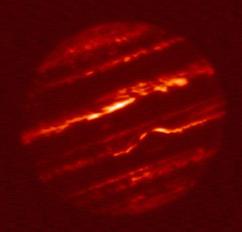 Opnames als deze die in mei 2015 werd genomen door de InfraRed Telescope Facility van de NASA op Hawa droegen bij aan de voorbereidingen voor de aankomst van de sonde Juno bij Jupiter