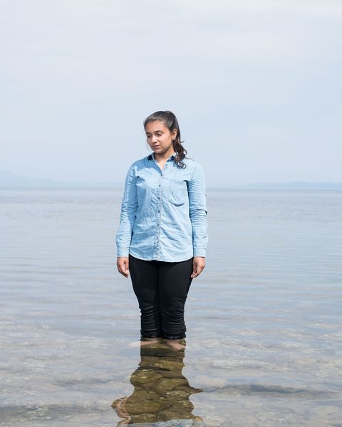 Na twee maanden in Lesbos heeft de 15jarige Mariam Hamdan niet de vluchthaven gevonden die ze zocht Syri is slecht en er is oorlog maar de dingen waar ik voor wegrende vond ik hier in het kamp zegt ze Ze hoopt zich te herenigen met haar broer in Duitsland