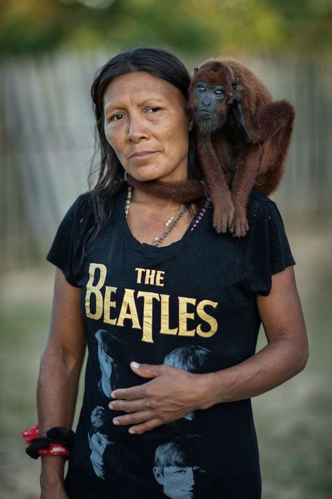 Rosaura met haar aap Rivier Yurua Peru