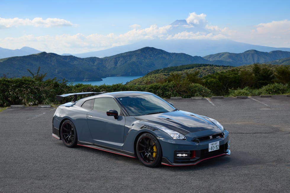 2025 Nissan GT-R Nismo Special Edition on Japan's Hakone Turnpike ...