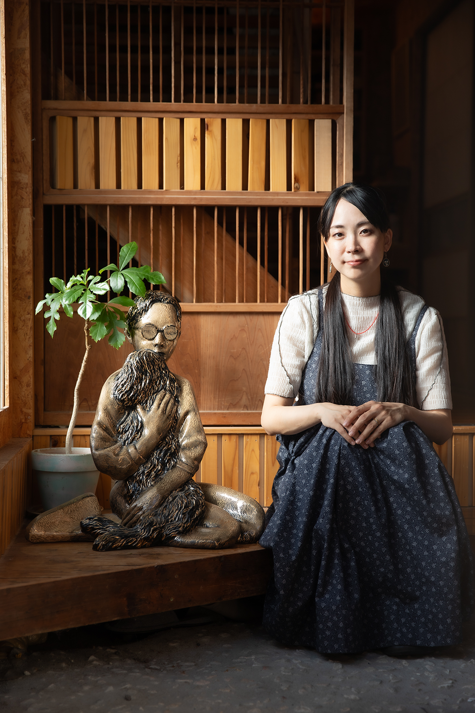注目アーティストfile.12】陶の彫刻で正面性を問いかける――額賀