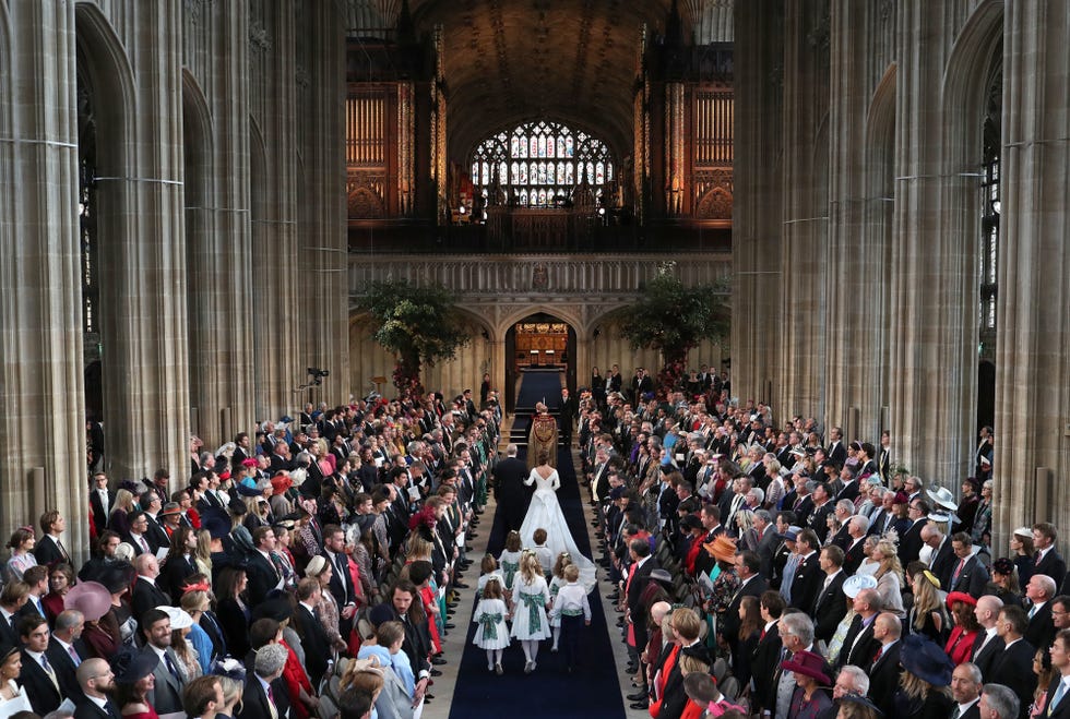 People, Crowd, Event, Audience, Aisle, Ceremony, Place of worship, Building, Cathedral, Church, 