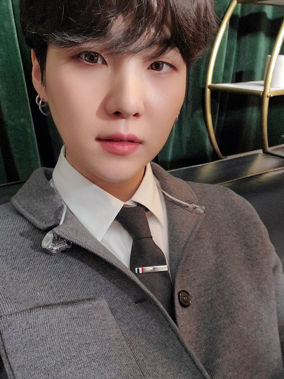 祝31歳！ BTS（防弾少年団）“ユンギ”ことSUGA（シュガ）の着用ブランドや私服ファッションを総覧 | ファッション | ELLE ［エル  デジタル］