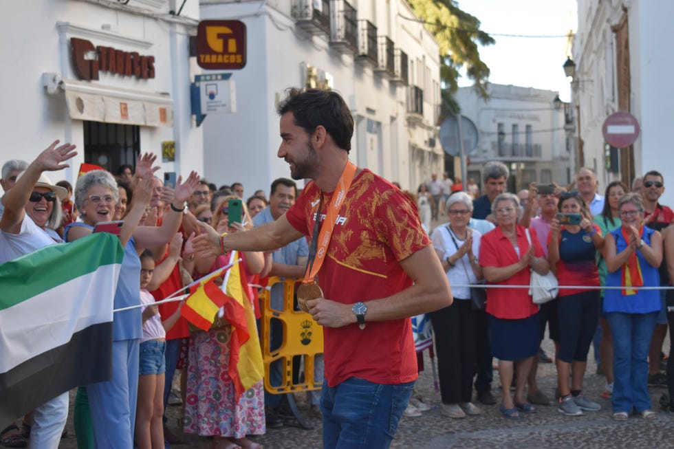 el atleta Álvaro martín en su localidad natal de llerena