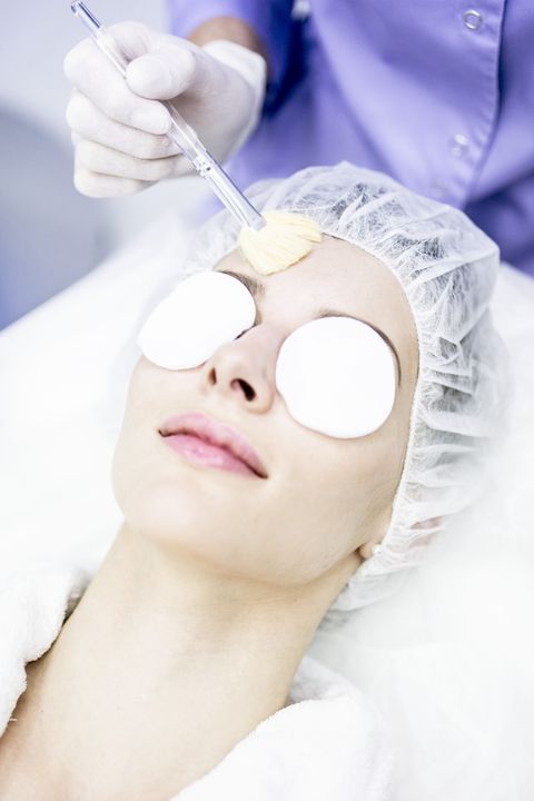 Facial microdermabrasion treatment