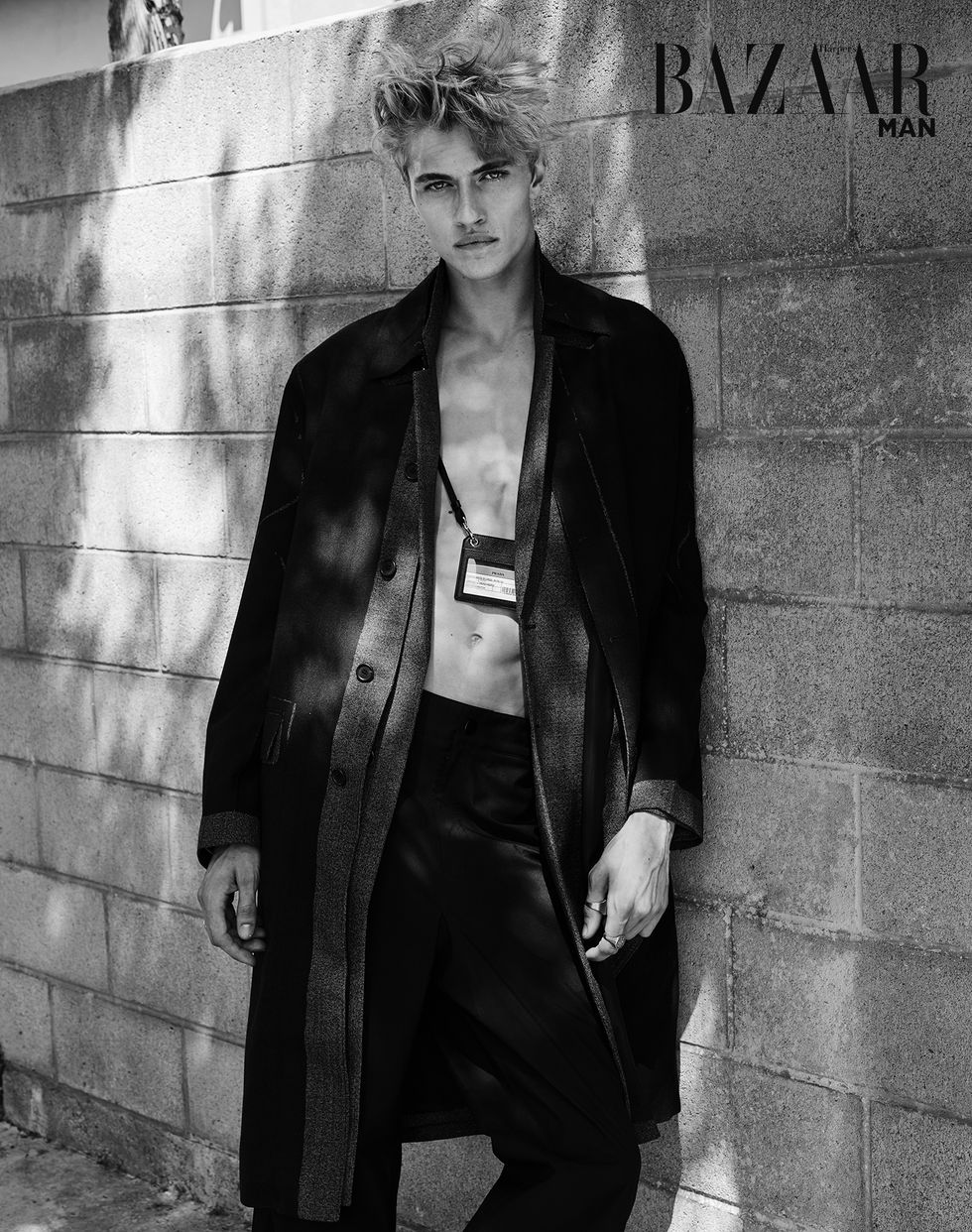 Photograph, Black, Street fashion, Snapshot, Fashion, Black-and-white, Standing, Outerwear, Model, Photography, 