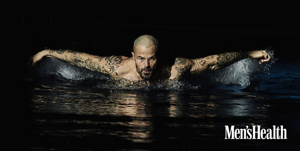 Water, Muscle, Human, Photography, Recreation, Flash photography, 