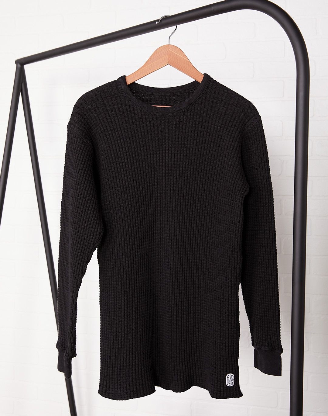 Clothing, Clothes hanger, Black, Sleeve, Long-sleeved t-shirt, Outerwear, T-shirt, Jersey, Shoulder, Top, 