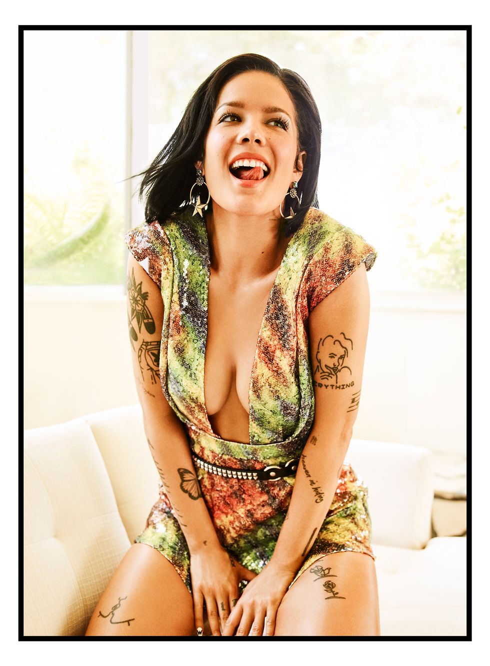 Facial expression, Beauty, Tattoo, Model, Smile, Shoulder, Thigh, Photo shoot, Leg, Photography, 