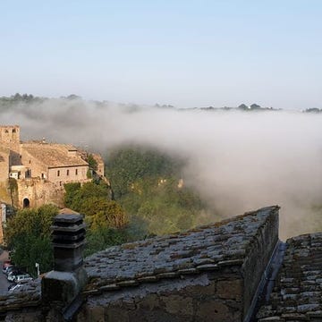 Atmospheric phenomenon, Mist, Sky, Wall, Fog, Town, Morning, Water, Hill station, Smoke, 