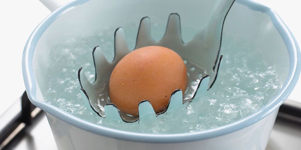 鍋のお湯が沸騰してから卵を入れる｜ゆで卵の殻を、つるんとキレイにむく方法