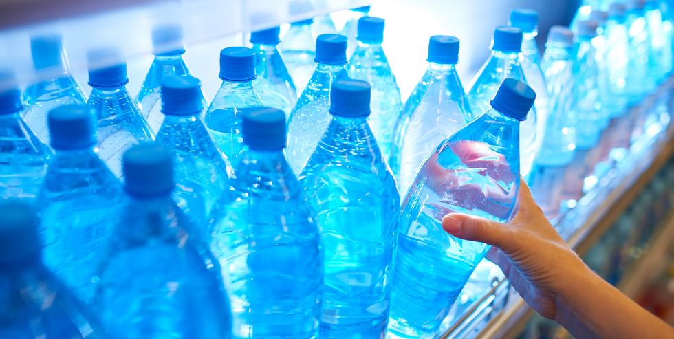 1日にどのくらいの水を飲むべきなの？｜脱水症状の原因と症状、予防法