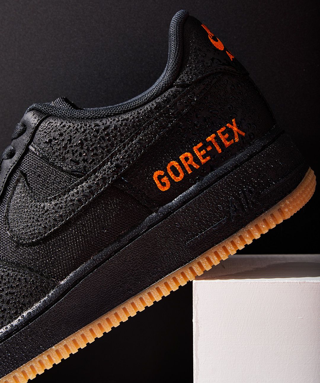 double Relaxing tuberculosis Nike's Air Force 1 Gore-Tex Review - Best Men's Sneakers for Wearing in  Snow and Rain