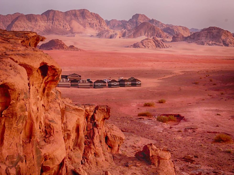 除了《沙丘》風穿搭，還有《沙丘》風飯店！5間「沉浸式沙漠旅宿」推薦，帶你走進史詩級沙漠科幻片場景