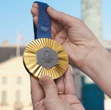 lvmh贊助2024巴黎奧運！chaumet珠寶獎牌、lv行李箱守護火炬、精品時尚制服 打造史上最時髦運動盛事