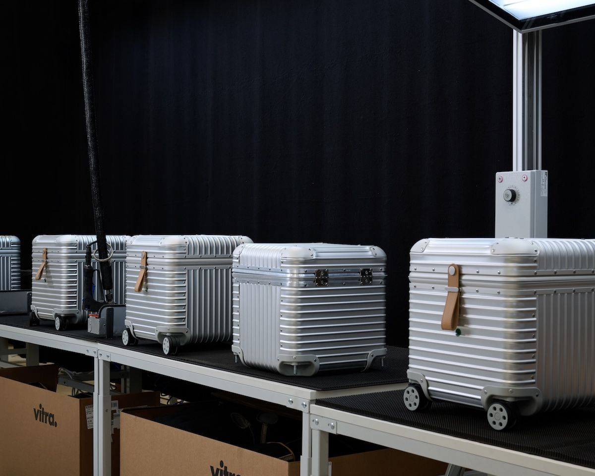 U-STREAM | ビジネスパーソンが選ぶRIMOWA特集