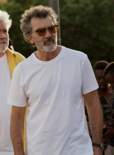 20 Male Celebrities Who Look Amazing With Gray Hair 20 Male Celebrities Who Look Amazing With Gray Hair