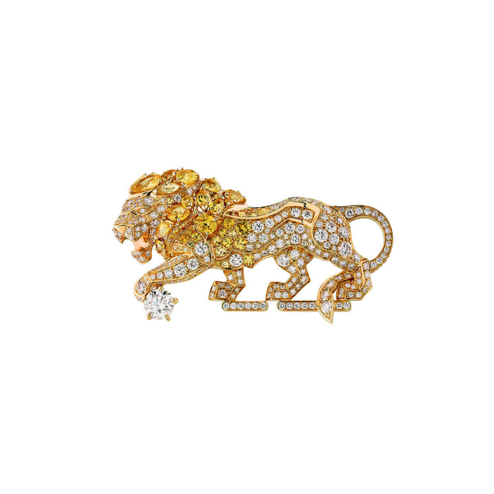 Lion, Yellow, Felidae, Fashion accessory, Gold, Big cats, Jewellery, Brooch, Metal, Animal figure, 