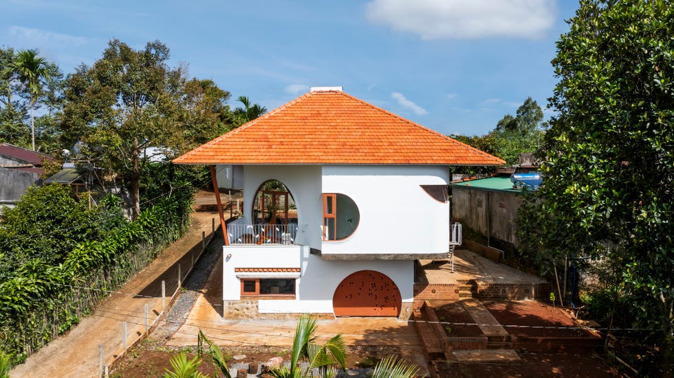 arquitectura organica, curvas y materiales naturales para una casa que redefine el concepto de hogar en un entorno tropical